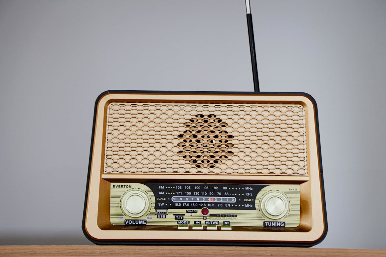 gallery-3 Classic retro design radio featuring an antenna and golden front speaker grill.